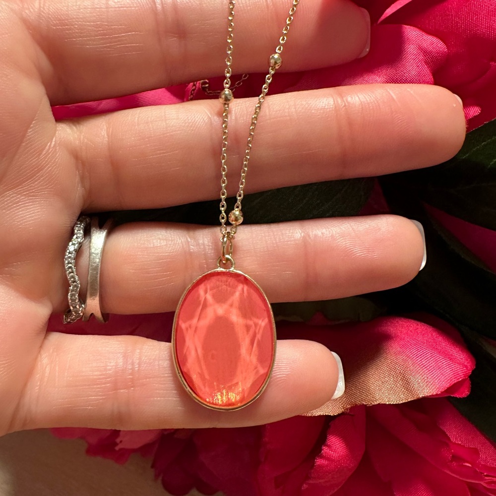 👙small coral pendant necklace
